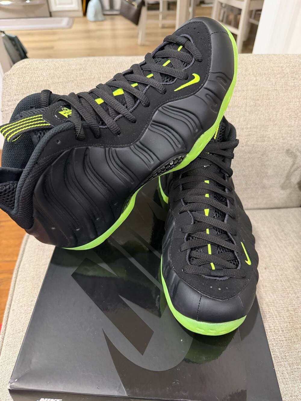 Nike Air Foamposite One Black Volt Size 9 HF2902-001